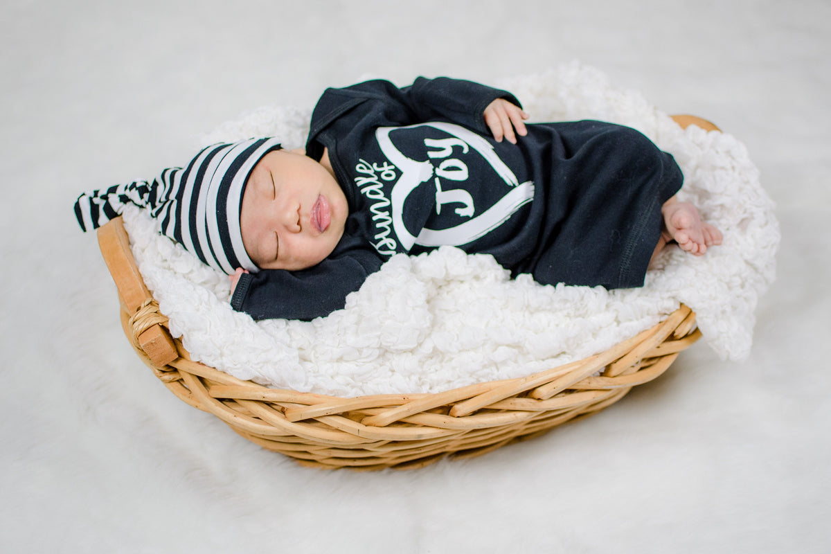 Gender Neutral Baby Coming Home Outfit: Personalized Newborn Gift